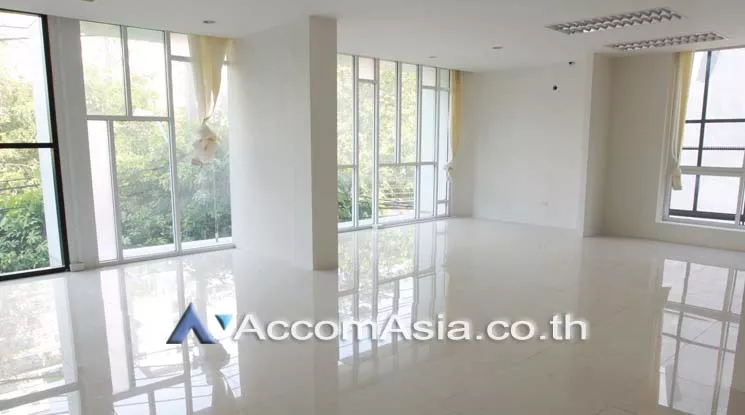 4  Office Space For Rent in Sukhumvit ,Bangkok BTS Phrom Phong AA17077